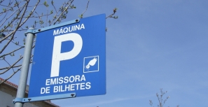 Tribunal absolve munícipe que não pagou 10 multas de parcómetros