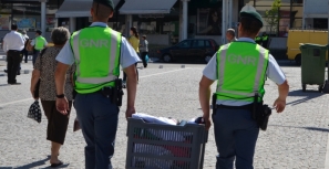 Mil peças apreendidas na feira semanal
