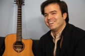 Enfermeiro Zé Miguel dá cartas na música