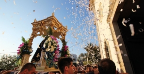Senhora da Misericórdia recebida com palmas em Antime